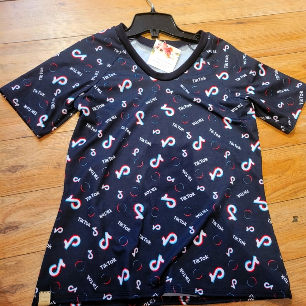 Handmaid tiktok shirt s/m